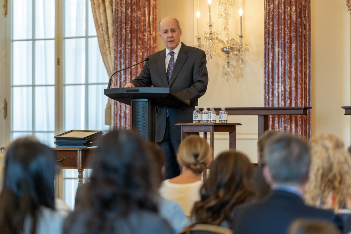 Honored to present the Secretary of State Awards for Outstanding Volunteerism Abroad. We recognized employees and their family members who demonstrated exceptional volunteer service overseas. Thank you to <a href="/AAFSW/">AAFSW</a> &amp; <a href="/DACORtweets/">DACOR</a> for administering the awards. aafsw.org/2022-sosa-awar…