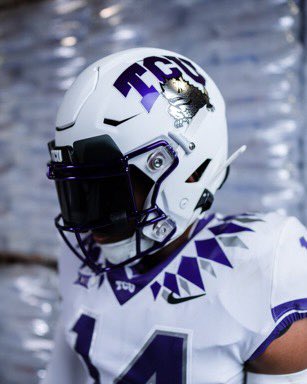 MikeyOver1's tweet photo. I mean if this isn’t a uniform bet idk what is. https://t.co/pi0a0VRADj