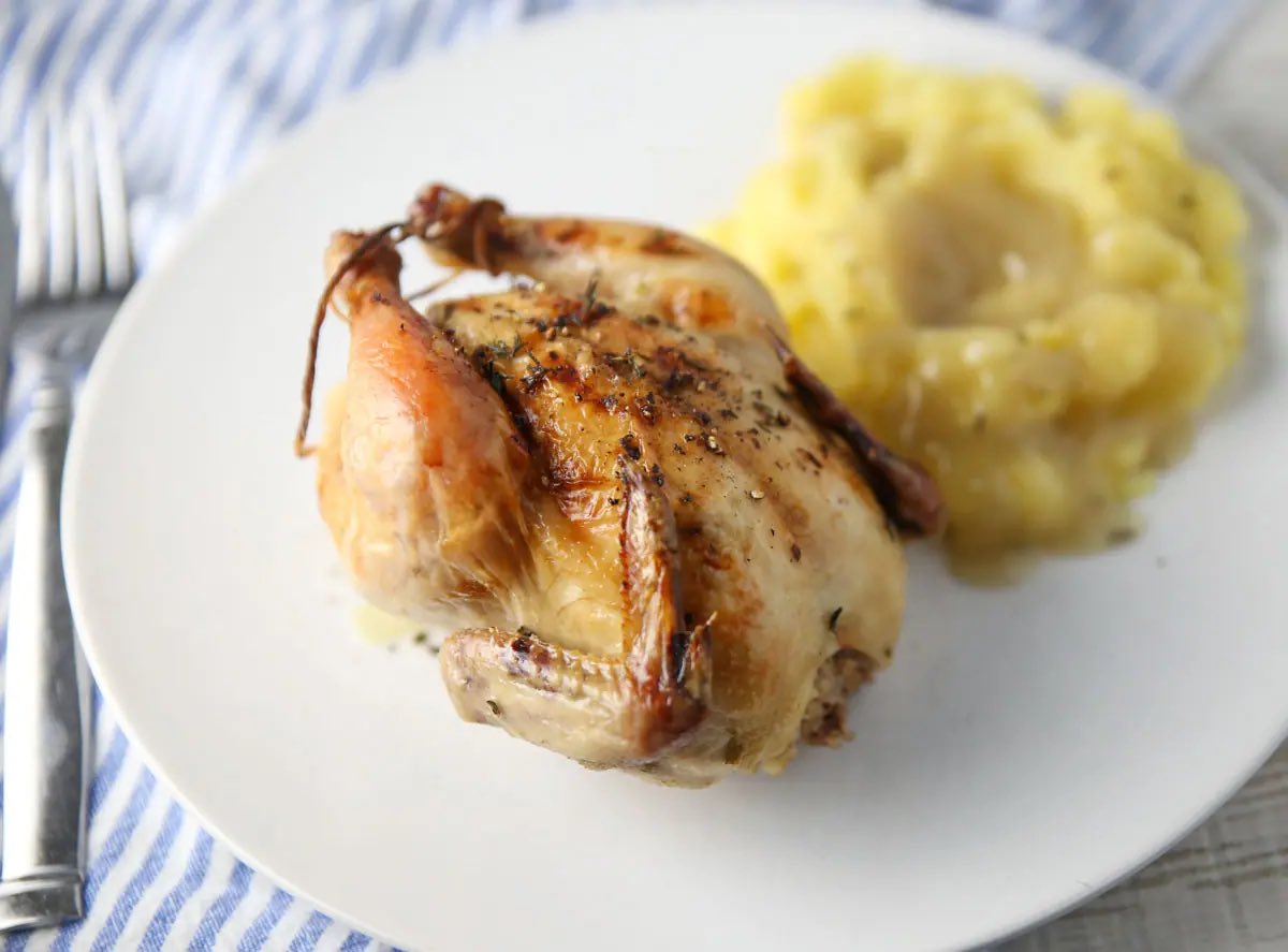 Planning a smaller get together this #Thanksgiving? Try these Roasted Cornish Game Hens! tastefulventure.com/white-wine-thy… #dinner #Foodie