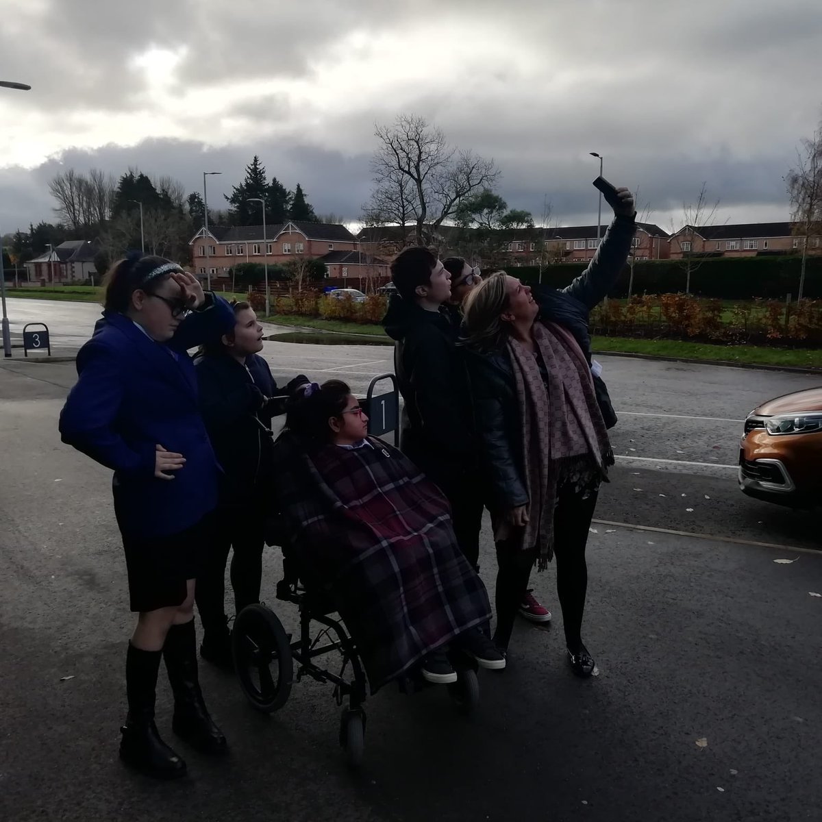 MusicQma's tweet photo. Our S1/2 SLC finished off their Planets/Space topic by finding planets using the #skylite app. 🪐🌚
We also had fun conducting the Imperial March from Star Wars and learning to play the Star Wars theme
@QMAOfficial @StarWarsUK #planets #space #starwars https://t.co/iRuskwDKwT