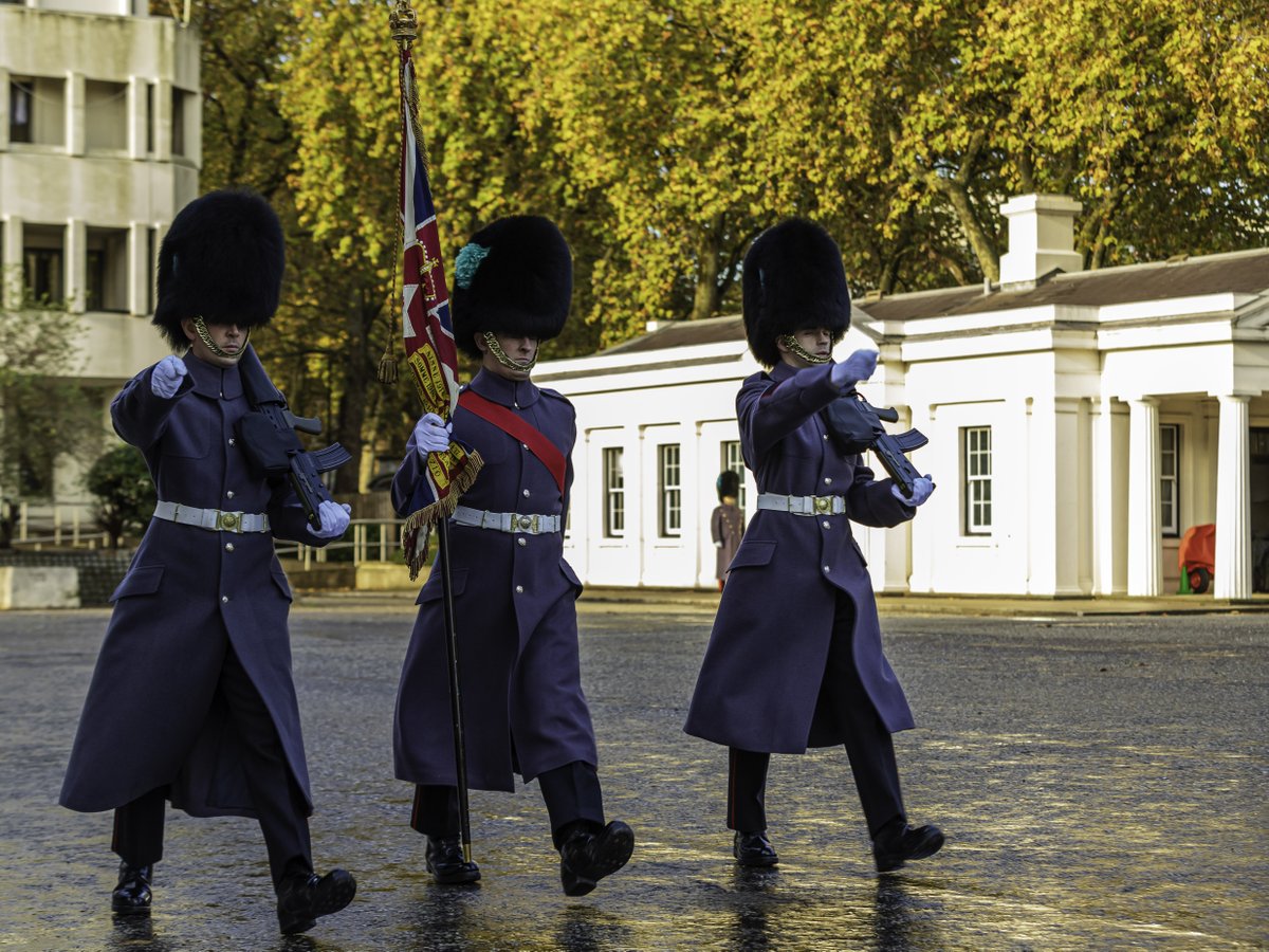 irish_guards's tweet photo. Number 12 Company mounted King’s Guard today. What are your plans for the weekend?
Quis Separabit
#IrishGuards ☘️💂#TheGuards #bethebest
#KingsGuard #London #teamwork #Guardsman #achievemore #armycareers #infantry #leaders #Futurearmy #Britisharmy #blueredblue https://t.co/R6MlLSHNS4