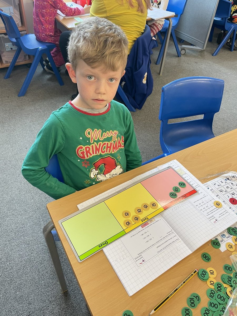 francisaskew's tweet photo. 3LL have been using place value counters today to help us add two 3-digit numbers ππ» #FAPSmaths https://t.co/LrdPZbo0wo