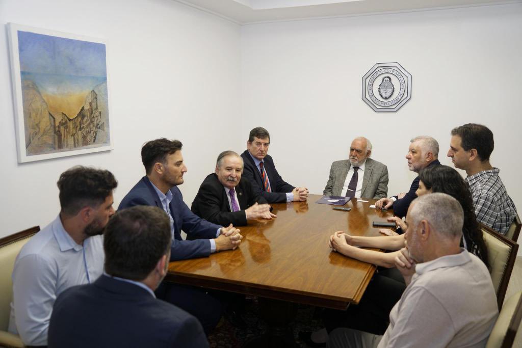 abogadosjudios's tweet photo. El @CPACF aprobó por unanimidad la solicitud de @DAIAArgentina, @CSWLatAm y @abogadosjudios de adherir a la definición de antisemitismo de @TheIHRA. @hernan_najenson, por AAJRA, suscribió la ratificación del Presidente del Colegio, @rgillavedra, y del Consejero Julio Schlosser. https://t.co/hhHcB64Y50