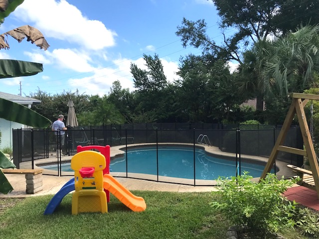 PoolFenceOrl's tweet photo. Do your kids play in your backyard? If you have a pool, be sure it has a POOL FENCE. 
407-365-2400 office or 407-314-0633 cell/text
Life Saver Pool Fence of Central Florida
WEBSITE: https://t.co/5LockeeLHJ https://t.co/apQba0Sz3Q