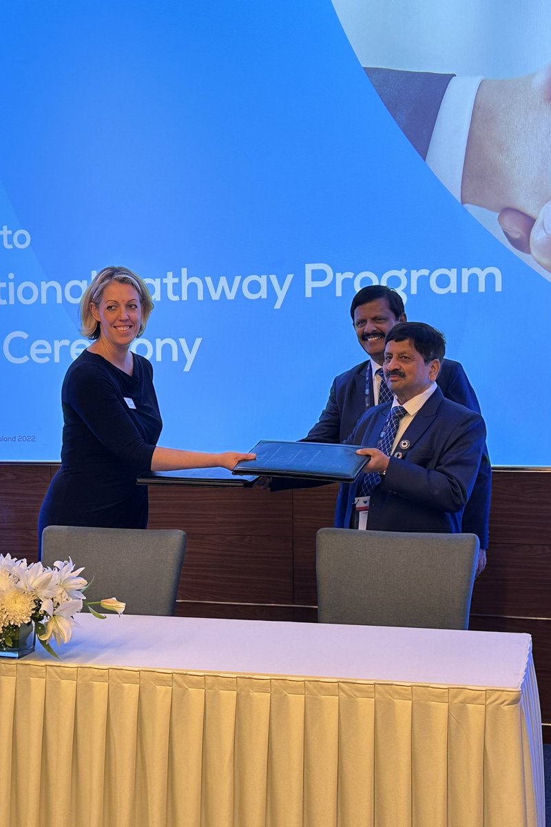 Chartered_Accts's tweet photo. Today @wcoamumbai2022 CA ANZ signed and exchanged Membership Agreements with International Pathways Program bodies ICAB @theicai @CASriLanka.
These partnerships enables global accounting professionals to get their international qualification localised in ANZ
#CAANZ #WCOA2022 https://t.co/r8Dwispp97