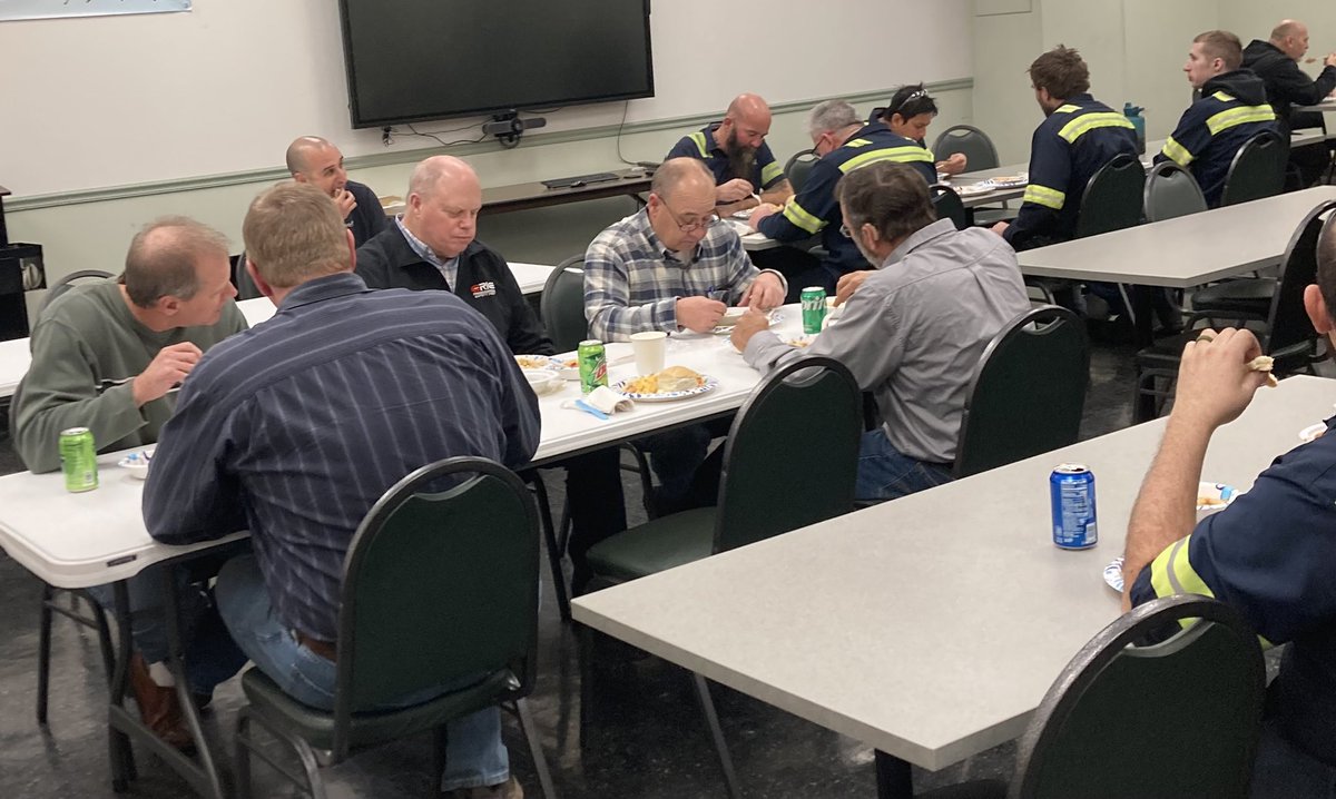 AjaxCECOEPS's tweet image. Happy EARLY A.C.E THANKSGIVING! We are beyond thankful for an amazing crew here at #AjaxCECOEriePress and to be able to share this moment in time with each other adds to the team spirit. #Thankful also for all of the hands that prepared the food. #KeepForgingAmerica #ajaxerie