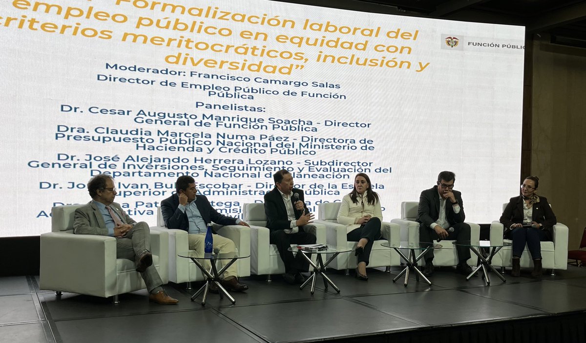 DAFP_COLOMBIA's tweet image. El #DAFP, @ESAPOficial, @DNP_Colombia, @MinHacienda y @CNSCColombia, desarrollan el panel: Formalización laboral del empleo público en equidad con criterios meritocráticos, inclusión y diversidad. Modera el nuestro director de Empleo Público, @facamargos 🔗youtu.be/383gc4x6Ml0
