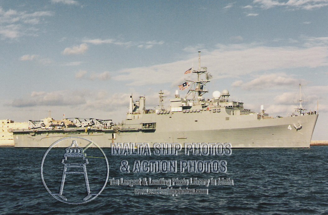Shipguru's tweet photo. #USNavy #Amphibioustransportdock #USS #AUSTIN #LPD4 #leaving #grandharbourmalta - 18.11.1998 - https://t.co/nfgboxc3g3 - NO PHOTOS can be used or manipulated without our permission https://t.co/idVBWJUwmg
