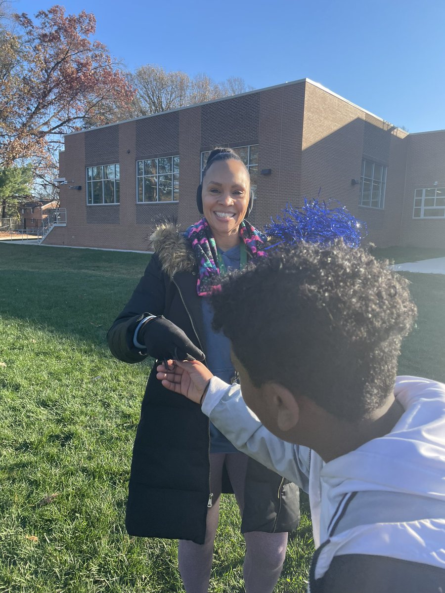 The_Terrace_ES's tweet photo. A great day for a Turkey Trot! @fcpsnews @FCPSR2 https://t.co/hbUCGKiZ7R