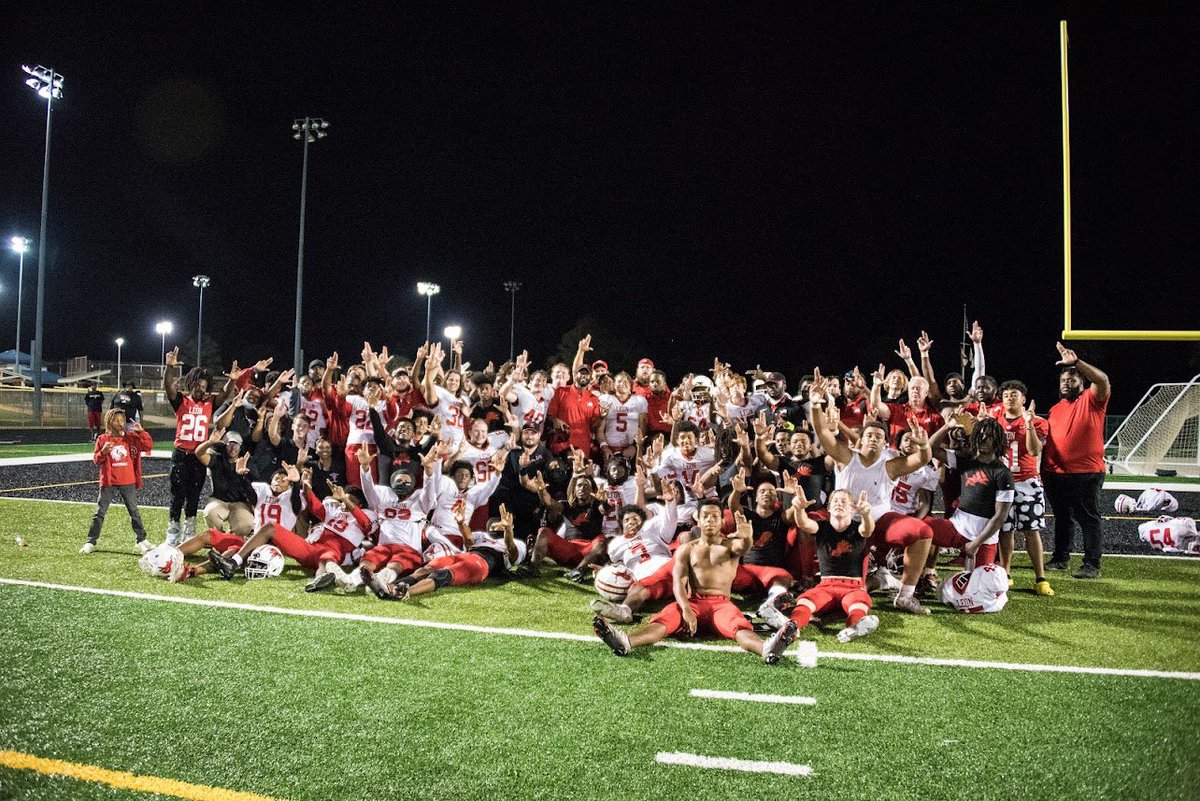 Safe to say my  senior year is over 🥲 went out with a Bang literally . Took a duB with my guys 1 last time 💯🥲 We had up and downs Buh we did it. SHOUT TO MY TEAM THIS DIDNT HAPPEN OVER NIGHT 💯🧏🏽‍♂️❤️