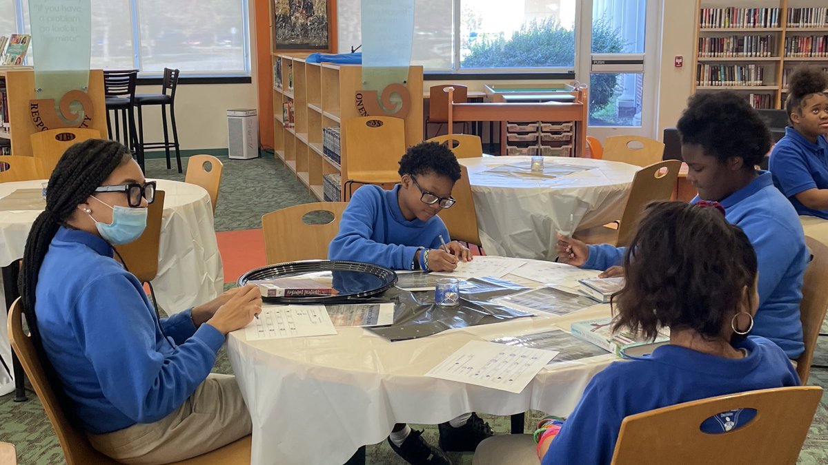 LibrariesNnps's tweet photo. Book Tasting @AADMHS Students enjoyed the menu! https://t.co/b91ohMjIUm