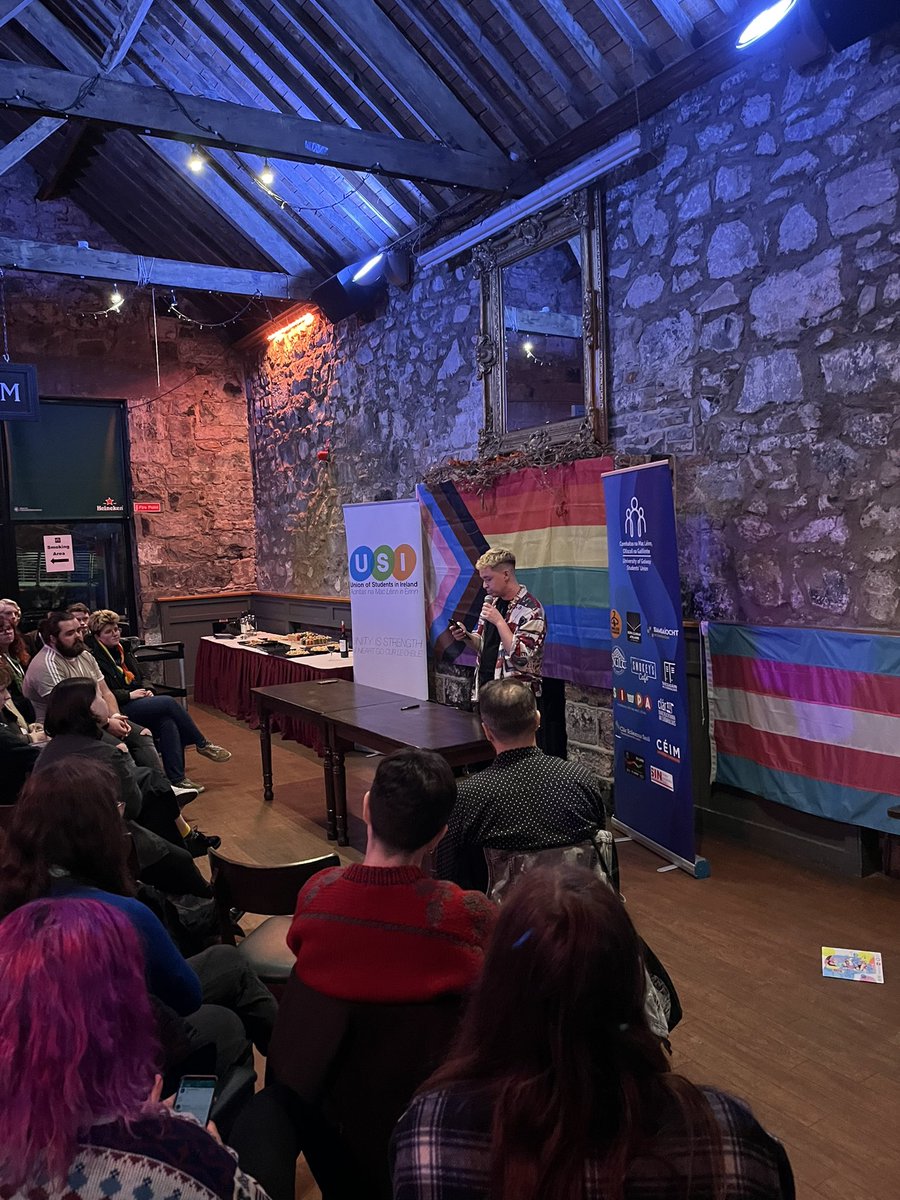 An-bhródúil an obair iontach a rinne Tadhg Mac Eoghan ar leagan nua don Fhoclóir Aiteach a sheoladh anocht in Sult🏳️‍🌈 

Go raibh maith agaibh as ucht na cainteoirí, <a href="/LNiChoistealbha/">Laoighseach Ní Choistealbha</a> &amp; <a href="/tuislfinnideach/">Finn</a>, agus gach duine a rinne obair na gcapall air