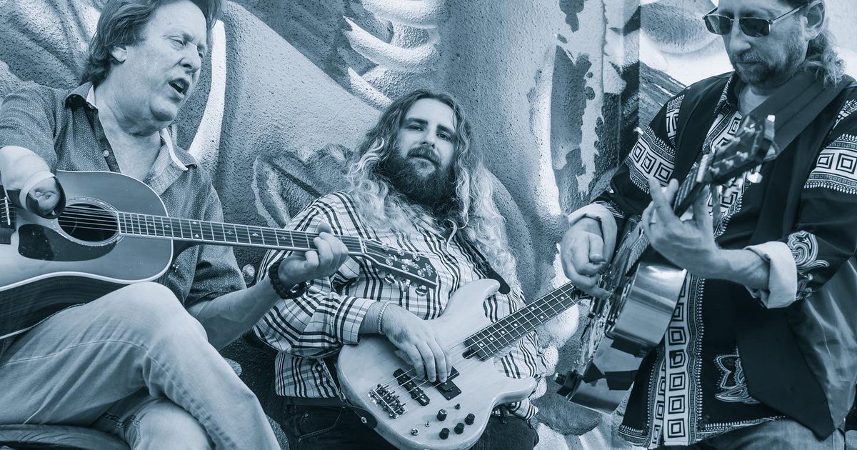 GuitarsInBars's tweet photo. The Prymates will be at Igots Martiki Bar in Lake Worth Beach. Saturday night 11/19 at 9:30. https://t.co/gDOpgH48nN