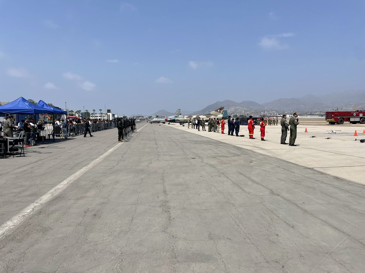 La FAP, el <a href="/EjercitoPeru/">Ejército del Perú</a>, la <a href="/naval_peru/">Marina de Guerra del Perú</a>, el INDECI y la CGBVP unieron la capacidad tecnológica de sus drones para enfrentar una catástrofe natural simulada en la Pista de Vuelo de la Base Aérea Las Palmas, cómo actividad central del segundo día del SITDRONE 2022