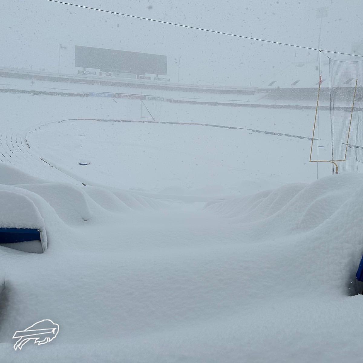 Ericks0nMatty's tweet photo. @DannyAndDusty Danny said it’s just a little snow 😂 https://t.co/vU2C9JgOBO