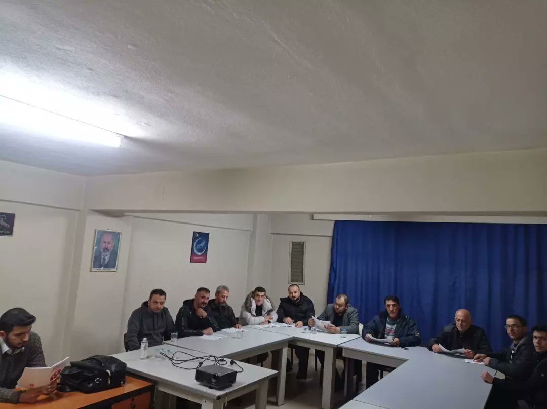 MOrhaneli's tweet photo. Sandık görevlileri eğitimi kapsamında 2. toplantımızı Orhaneli İlçe Başkanlığımız'da  Av. Doğukan VURAL' ın sunumları ile gerçekleştirdik.
 Hayırlara vesile olsun.@mckalkanci @MHPBursail https://t.co/pwqW0WNBU8