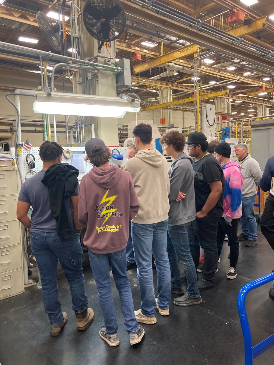 OnslowCountyCTE's tweet photo. Thanks to CDC Tiffany Huie and CTE teacher Ray Swaney @OnslowSchools students from Dixon HS took a tour of the General Electric Aviation and CFCC plant. Extremely grateful for the quality work-based learning opportunity. #LeadershipMatters #CTEWorkBasedLearning https://t.co/GLGzV0erPy