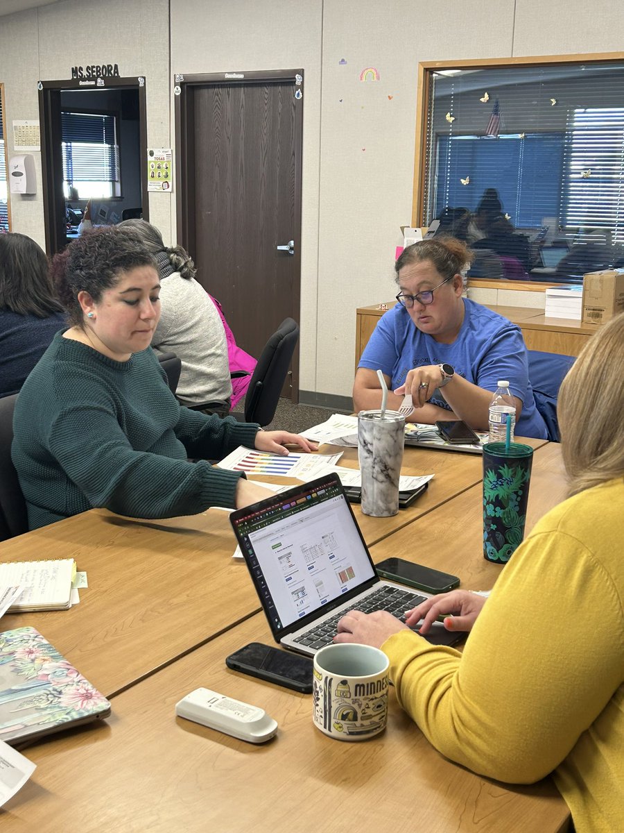 Data! 💡We started off with a Thin Slides #eduprotocol, followed by a Data Talk, and ended with a great data discussion on our SEL survey administration! Creating interconnections in programs! @SoledadSupt @CarrieSebora @jcorippo @joboaler @PeterMDeWitt