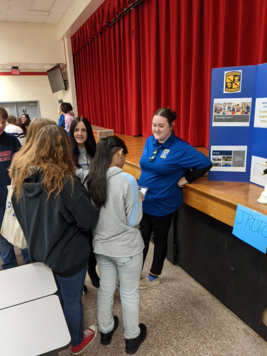 CassHighCTAE's tweet image. We had a great time today sharing information about our CTAE pathways and answering questions from 8th graders at Red Top Middle School! Thank you for inviting us! @CassHSGA @bartowschools