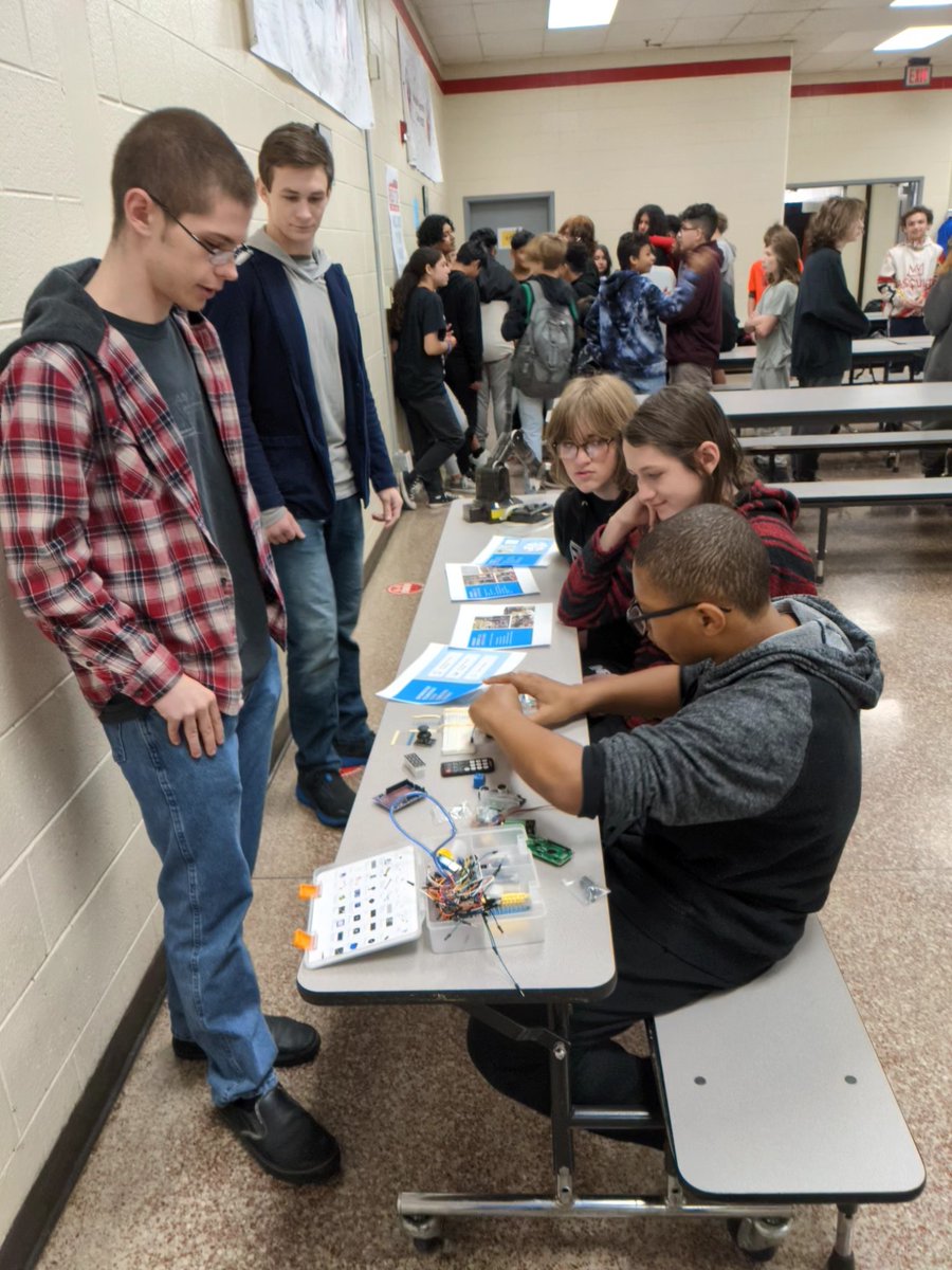 CassHighCTAE's tweet image. We had a great time today sharing information about our CTAE pathways and answering questions from 8th graders at Red Top Middle School! Thank you for inviting us! @CassHSGA @bartowschools