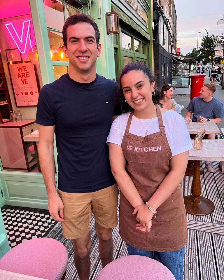WeAreVEKitchen's tweet photo. Formula One driver @NicholasLatifi dropped in recently for a pit stop* at VE! Thanks for the support 💪

*Sorry not sorry for the pun! https://t.co/eDEdulDaof