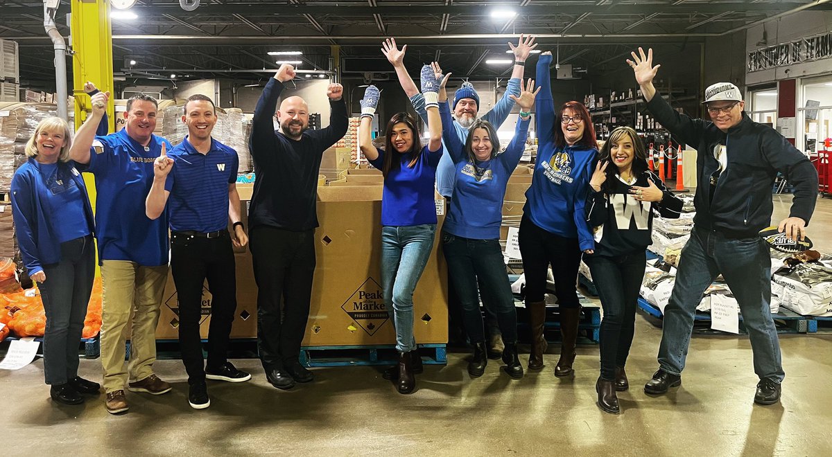 PeakoftheMarket's tweet photo. Peak of the Market is cheering on the @Wpg_BlueBombers in this weekend’s Grey Cup! Go Blue! 🏈🔵
#FortheW #greycup109 #FIFO #THREEPEET #GOBLUE https://t.co/OpPar1Jakv