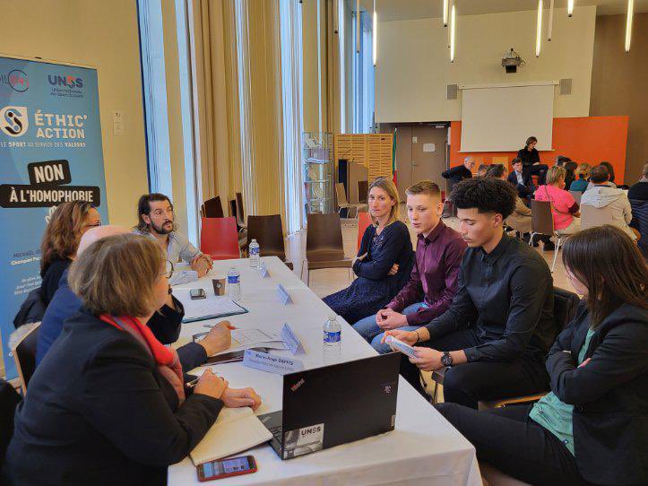 Bravo au lycée du Dauphiné @La_drome <a href="/acgrenoble/">Académie de Grenoble</a> reçu aujourd’hui à l’#assembléenationale pour présenter son dossier et concourir au prix #Ethic_action  de l’#unss 👍.
A suivre dans la soirée : la proclamation des résultats…On est avec vous !!!🤞🫶<a href="/HeleneInsel/">Hélène Insel</a> @DASENDROME