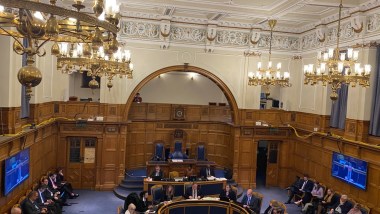 eastlondonlines's tweet photo. Autumn Statement: Councils face financial uncertainty as spending cuts loom 
Read more: https://t.co/P6dWwyw7Xg Words by Sophia Corness-Parr and Ed Holt ✍️ https://t.co/GRcPVIr375