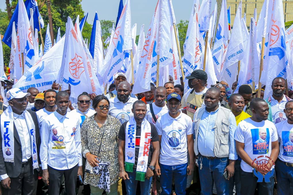 SamuelKilolo2's tweet photo. Toute la population  haut-katangaise en général et la jeunesse en particulier est derrière  notre mentor @JacquesKyabula  pour apporter son soutien aux FARDC. @Presidence_RDC https://t.co/phT86hkjzP