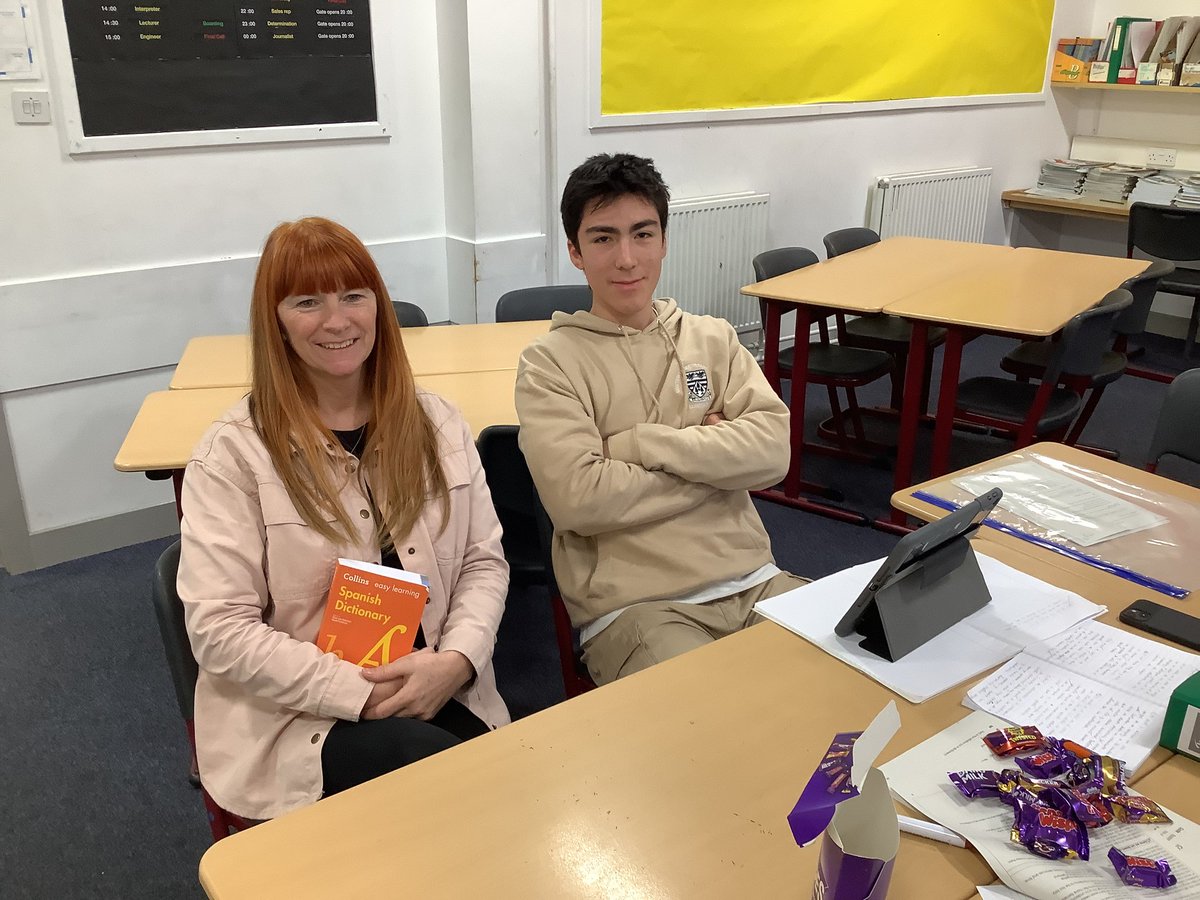 Un poco de chocolate helping Juan-Pablo and Mrs Brunton through Higher Spanish. A lovely way to spend a Friday morning 🍫🇪🇸 <a href="/WhitehillSec/">Whitehill Secondary</a> <a href="/WhitehillLangs/">Whitehill Languages</a>