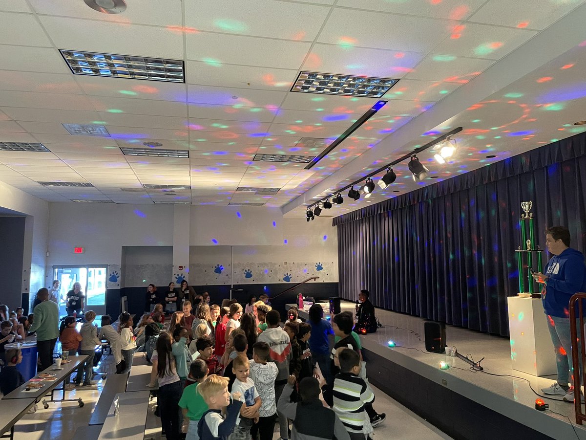 House of the Month Party! Congratulations House of Strength!@cdgantt <a href="/WoodlandJohnson/">Woodland Johnson</a> <a href="/mtoncich1/">Mike Toncich</a>