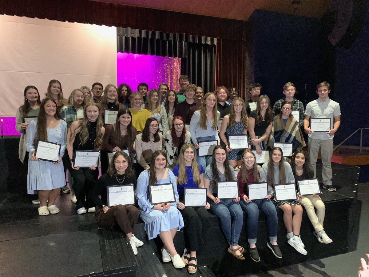 Blaire_Goodale's tweet photo. NTHS Inductions today @JCHSCougars! Congrats to our 32 new inductees who received their NTHS certificates and our 9 returning members who received their tassel and pin! #41strong @RSS_CTE @BiomedSci_JCHS https://t.co/TOV72DWE5O