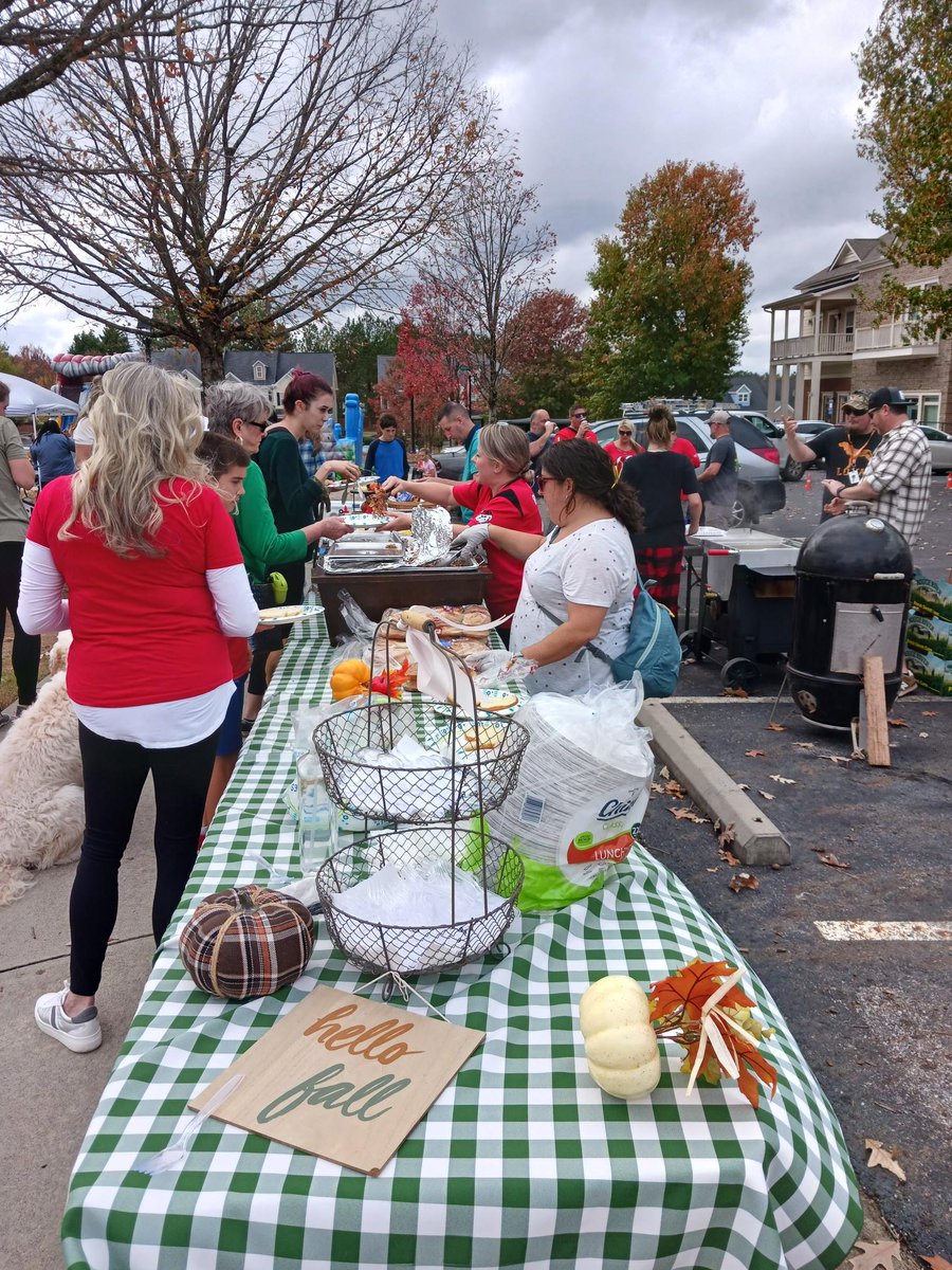 tolleycm's tweet photo. Thank you to all the volunteers in one of our associations who came out to make sure we had another successful Fall Festival! It was a great year, and we hope everyone who made it had a great time!

#communitymanagement #hoa #associationmanagement https://t.co/rUcKvLccwj