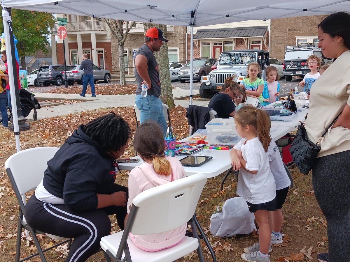 tolleycm's tweet photo. Thank you to all the volunteers in one of our associations who came out to make sure we had another successful Fall Festival! It was a great year, and we hope everyone who made it had a great time!

#communitymanagement #hoa #associationmanagement https://t.co/rUcKvLccwj