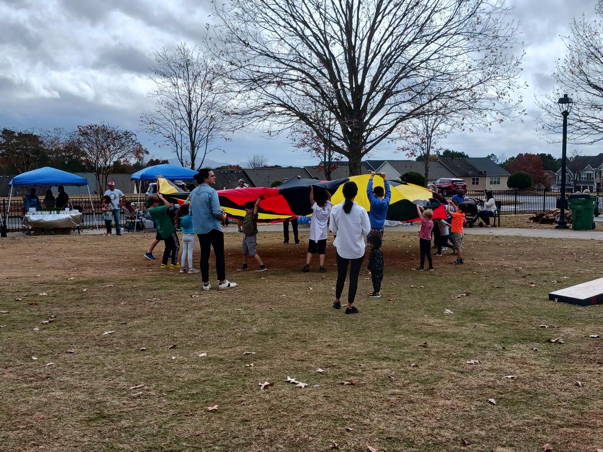 tolleycm's tweet photo. Thank you to all the volunteers in one of our associations who came out to make sure we had another successful Fall Festival! It was a great year, and we hope everyone who made it had a great time!

#communitymanagement #hoa #associationmanagement https://t.co/rUcKvLccwj