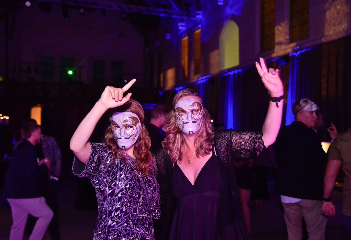 trevorjonesart's tweet photo. I've uploaded the official Stirling Castle party photos to Dropbox to be viewed and shared. Check them out here and don't forget to tag #castleparty2023. 🏰🏴󠁧󠁢󠁳󠁣󠁴󠁿

👉  https://t.co/pFVCxXDind

#Scotland #NFTs https://t.co/LQvvmHGgiG