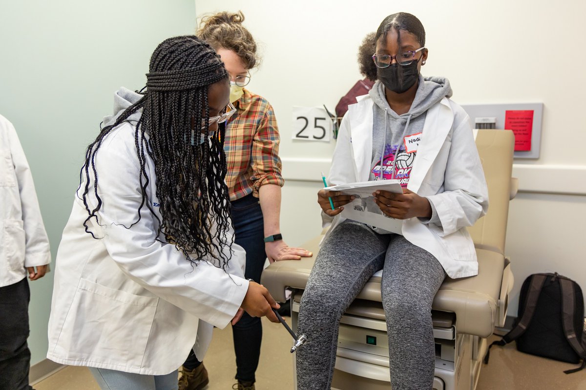 University of Michigan Medical School (@umichmedschool) on Twitter photo 🩺Doctors of Tomorrow
@umich #MedStudents recently taught Detroit area HS students how to perform a routine physical. <a href="/DoT_UMMS/">Doctors of Tomorrow</a> will spend the school year mentoring these #FutureDoctors, culminating in a capstone symposium. michmed.org/KrArD #GoBlueMed #MedTwitter 🩺Doctors of Tomorrow
@umich #MedStudents recently taught Detroit area HS students how to perform a routine physical. <a href="/DoT_UMMS/">Doctors of Tomorrow</a> will spend the school year mentoring these #FutureDoctors, culminating in a capstone symposium. michmed.org/KrArD #GoBlueMed #MedTwitter