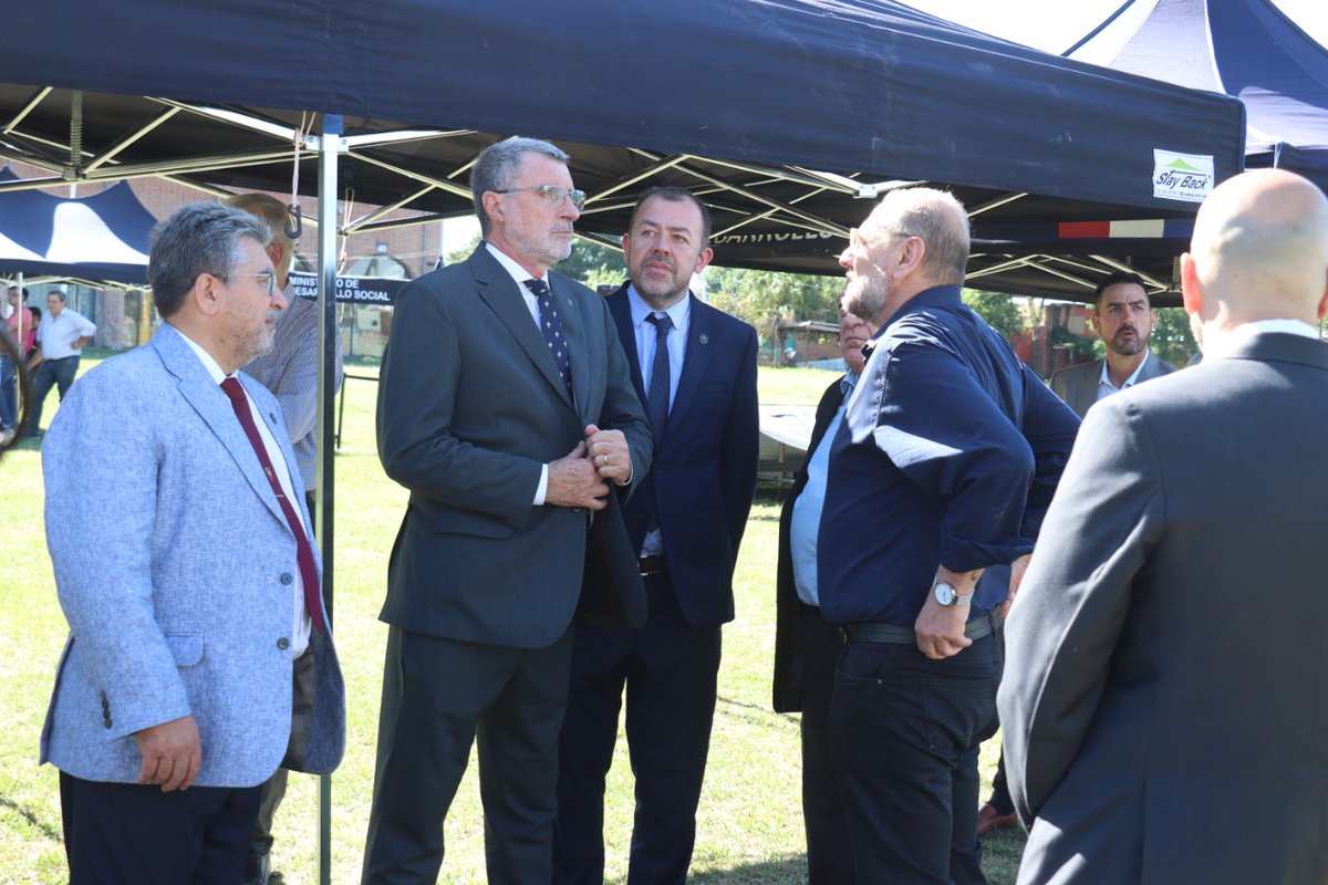 RimoldiRuben's tweet photo. #SantaFe @MinSegSF Hoy hicimos entrega junto @MCorach @CostamagnaDan y @celiaarena de 31 camionetas 4x4 para la Guardia Rural "Los Pumas" que seran distribuidas en 14 departamentos de la Provincia. #acciones @GobSantaFe https://t.co/ppKIVfQRtd
