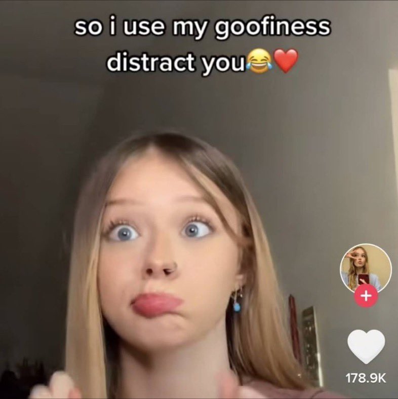 whotfisjovana's tweet image. 