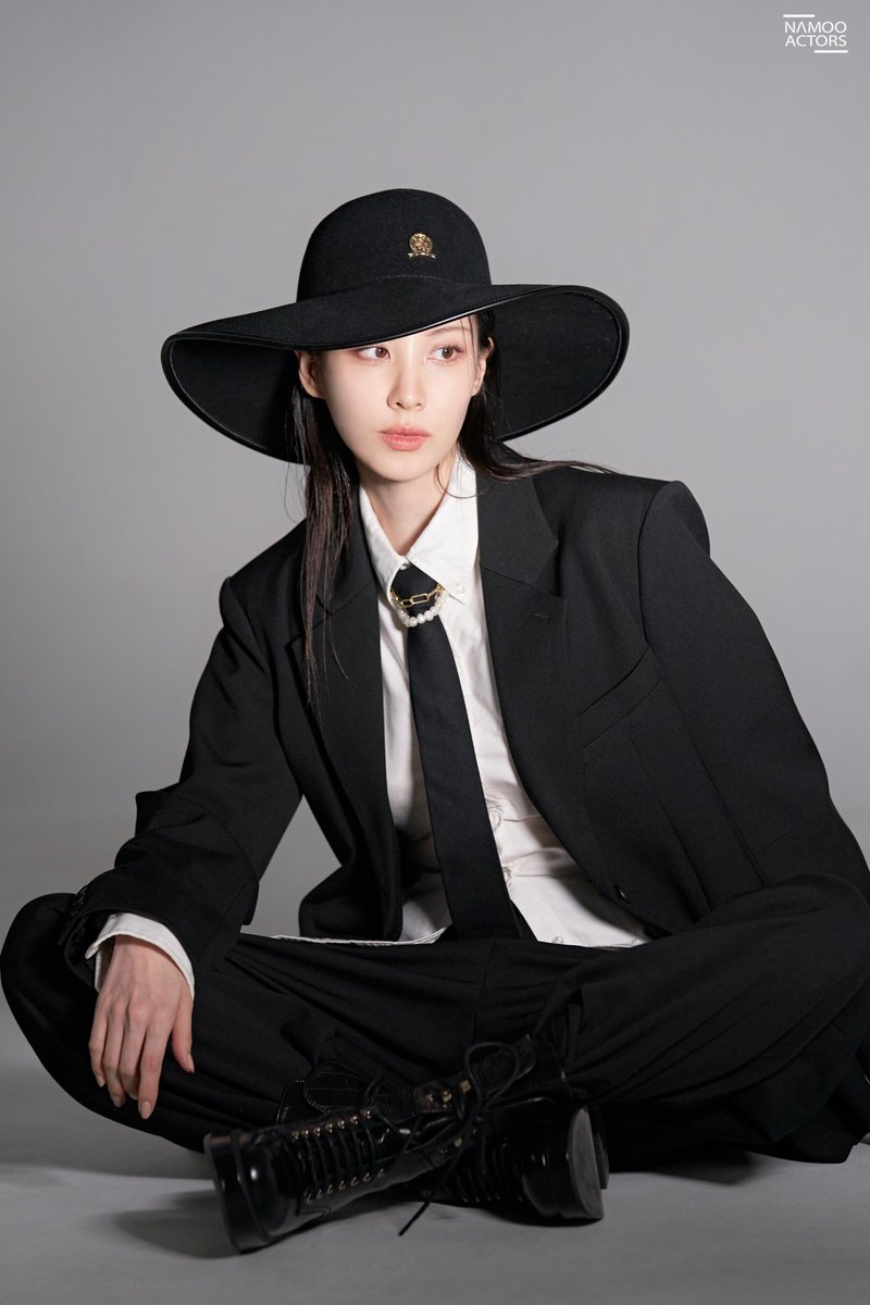 kpop moments that could kill a sapphic (@kpopsapphic) on Twitter photo 