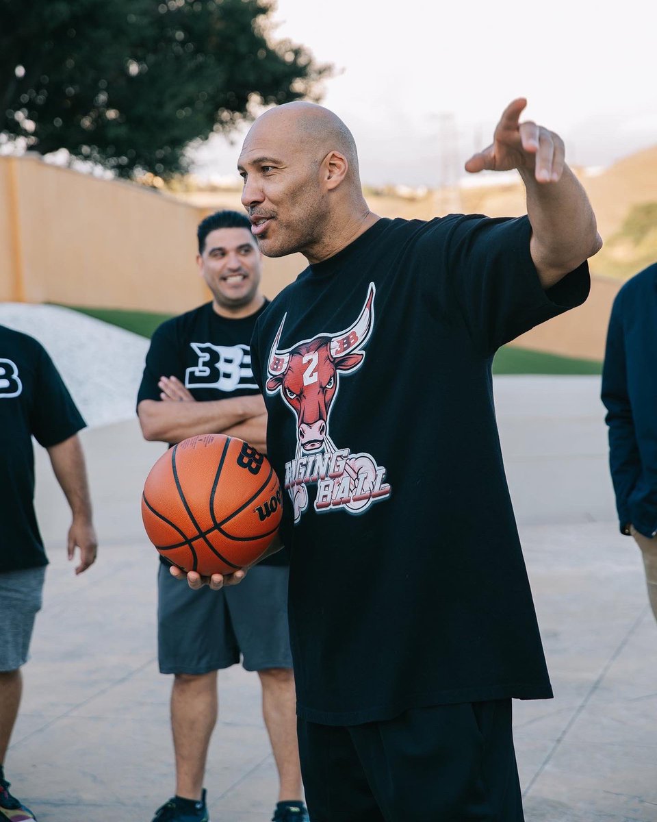 Lavarbigballer's tweet photo. Legendary @Heir_Company Lonzo Ball Experience 🫡🏀 #BBBEstate #RagingBall https://t.co/8pSCeqYrG0
