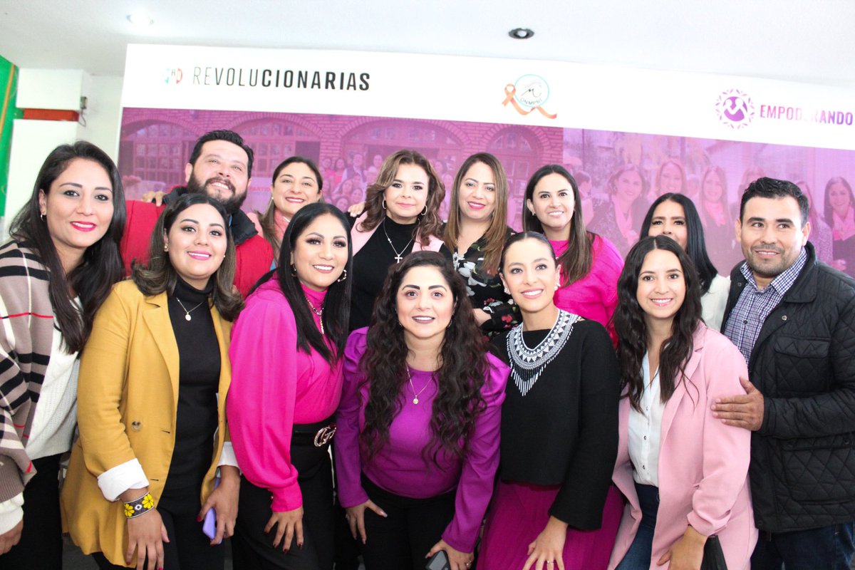 drahuizar's tweet image. “Tenemos que tener mujeres preparadas, porque es el tiempo de las mujeres, ustedes son el PRI“.

Estamos #empoderando a las mujeres revolucionarias, hoy @ONMPRIDurango capacita a las mujeres para administración pública de nuestro estado.
#JuntasPorDurango
#DurangoNuestraCasa