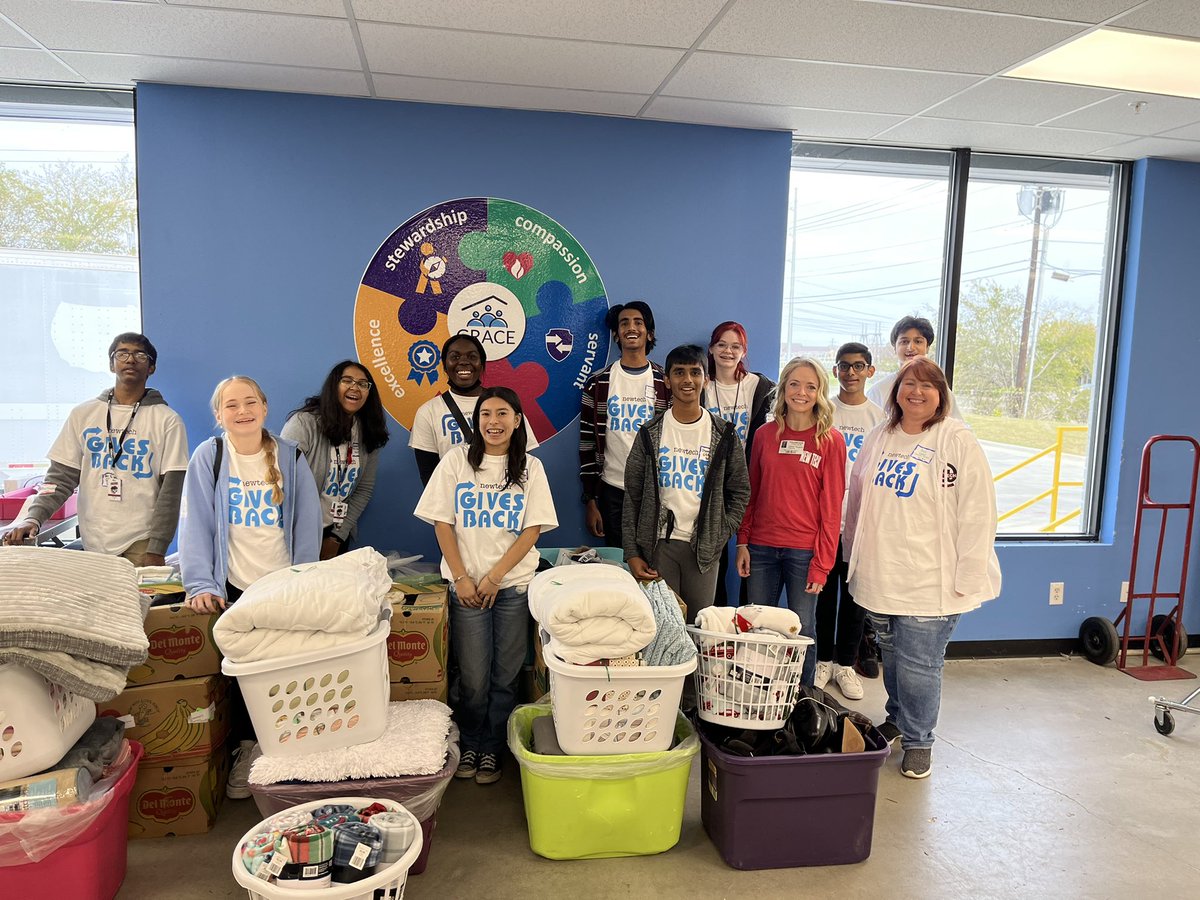 DanaeBoyd's tweet image. #NTGB22 @NewTech_NTC @GRACEGrapevine for New Tech Gives Back and AP with @WEMovement @APHuG