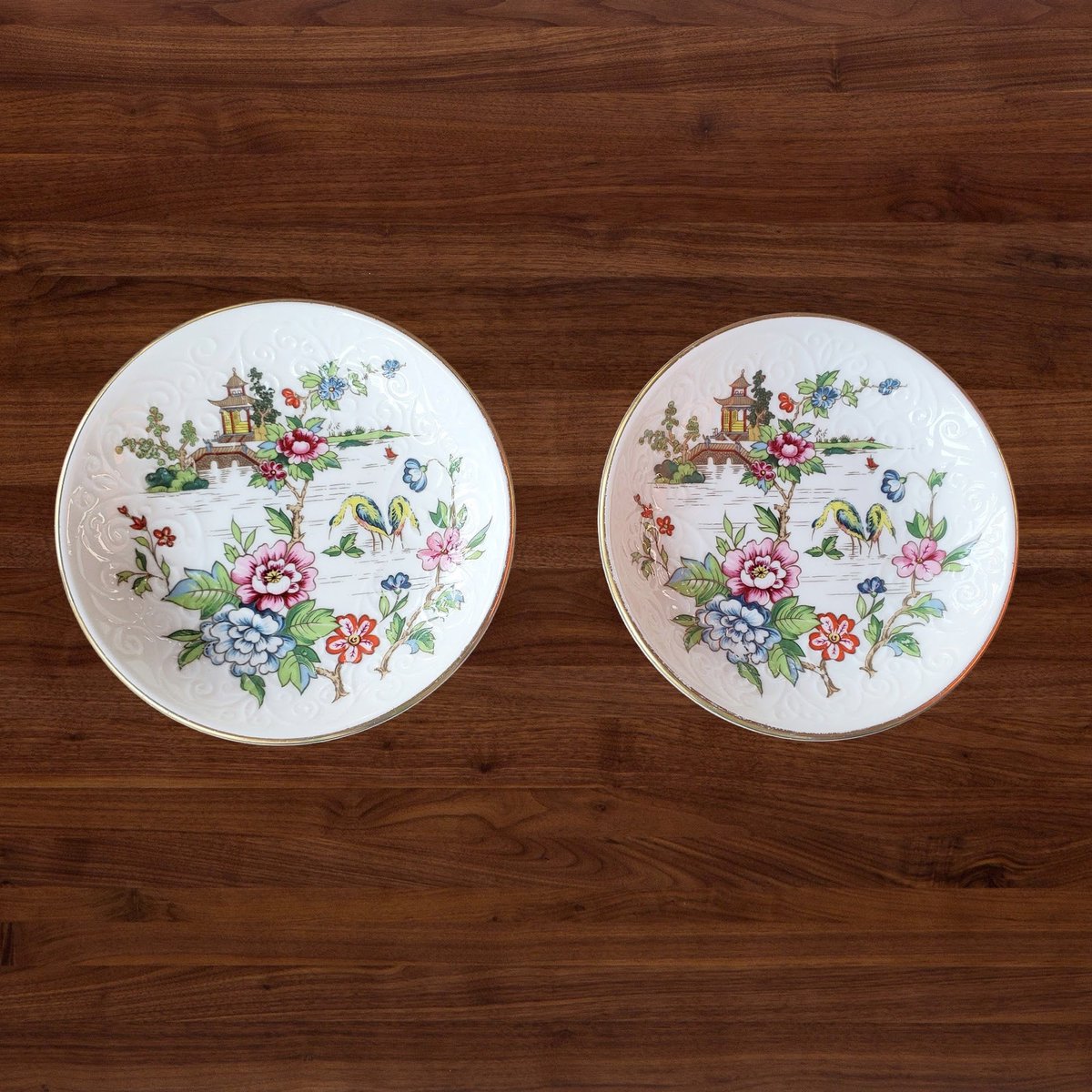 RetrouvBiz's tweet image. Pair of Vintage Crown Staffordshire English Fine Bone China Pagoda 3.5&quot; Tea Bag Rests / Butter Pat or Jam Plate  | 1930s tuppu.net/2e39a0b3 #RetrouverBizVintage #Etsy #FineTableware