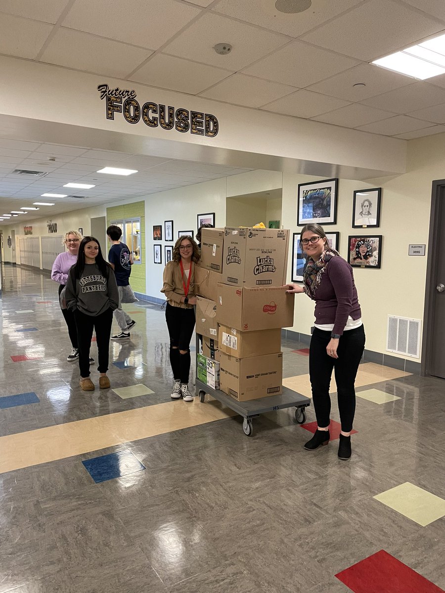 MontourHSNurse's tweet photo. THANK YOU for all of the clothing donations.  Now, onto the FREE SHOPPING Friday, December 2nd 3:00 pm to 6:30 pm MHS Cafeteria!  @InteractMontour @SpartansStuCo @hilltopspartan @MontourSD @MrsKCrawshaw https://t.co/YrymcSvLvp