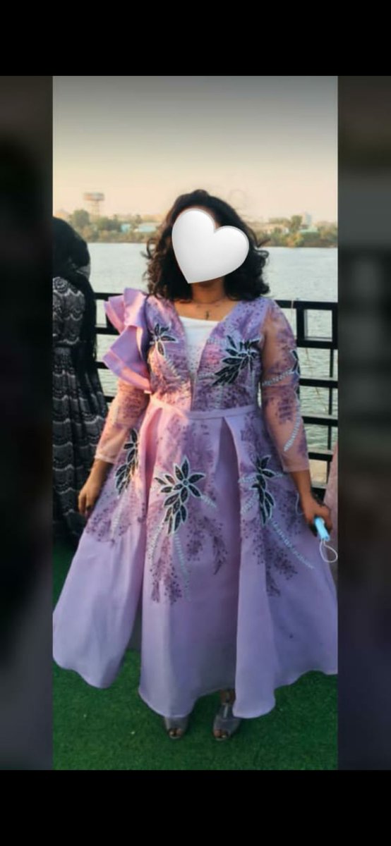 الفستان للبيع والايجار 
اي استفسار DM فاتح