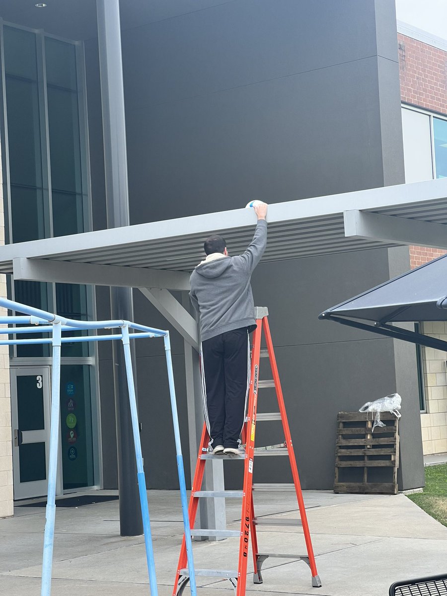 Libbyislearning's tweet photo. We ❤️ our assistant principal @ CSA, Dan Feak, who is not only great at his duties as assigned, but also #otherdutiesasassigned!! https://t.co/p6STgDfUVJ