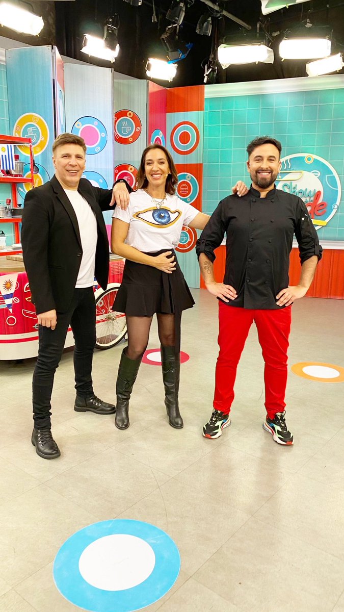 elshowtarde10's tweet photo. Ultima tarde de este 2022 al aire! Gracias por compartir con nosotros y ser parte de esta propuesta! Nos tomamos un breve receso y los esperamos a todos en enero!!!!!!! Felicidades para todos les desea EL SHOW DE LA TARDE! @canal10uruguay @AldoMartiinez @LucasFuenteok @paobianco https://t.co/xxYwwpojLb