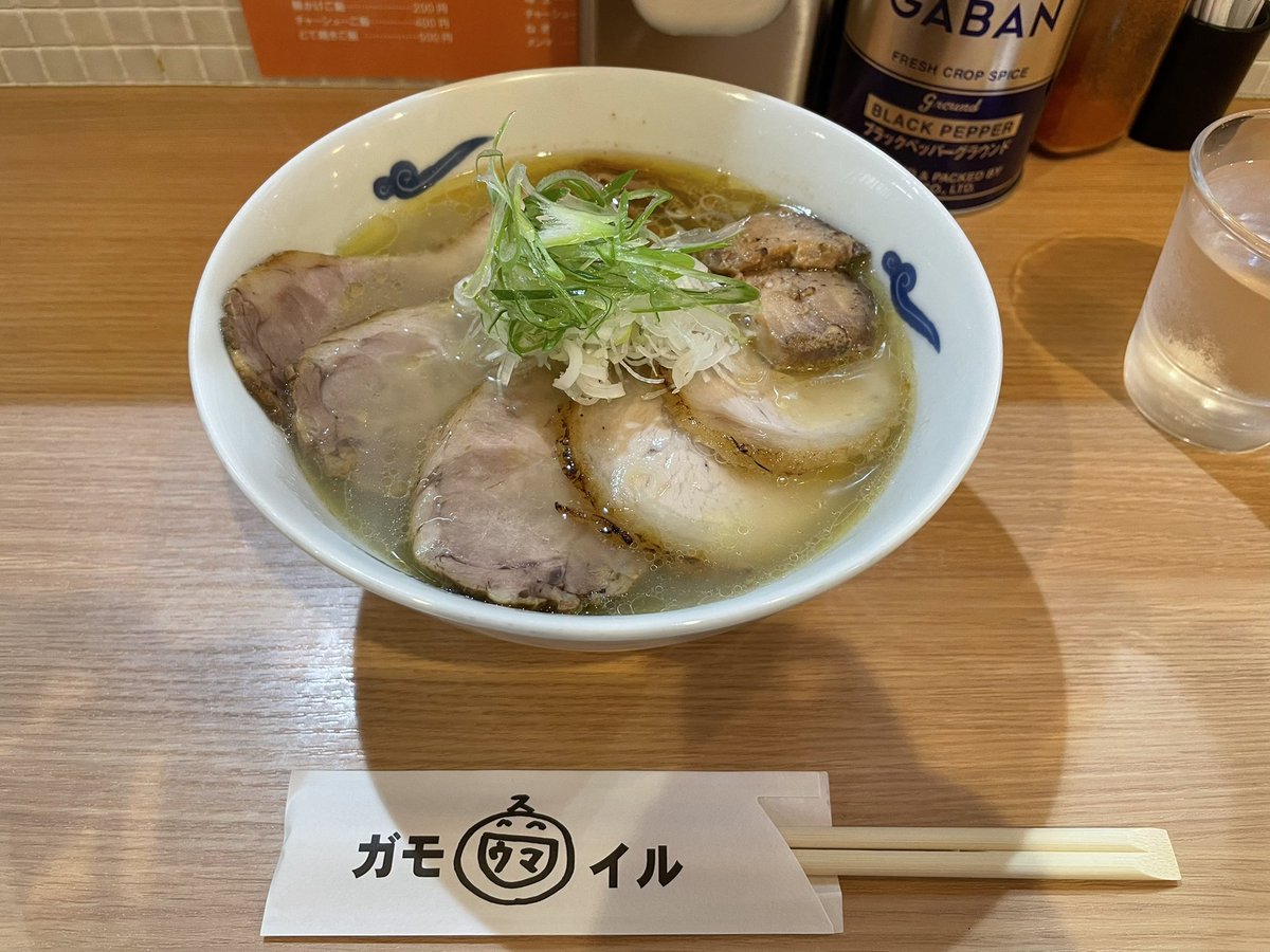 NORI_Killerpig's tweet photo. 昨日の18日は2022年11月度の〆日でした。
営業収益:1,117,020円(税抜)
稼働日数:26日
稼働時間:259時間
とにかく110万円をヤリたい!
だけど残念で無能な自分は1日平均営収が低いので日数で勝負!!
そんな1ヶ月間でした…疲れた()
#SMB18 https://t.co/rZC67bAGwj