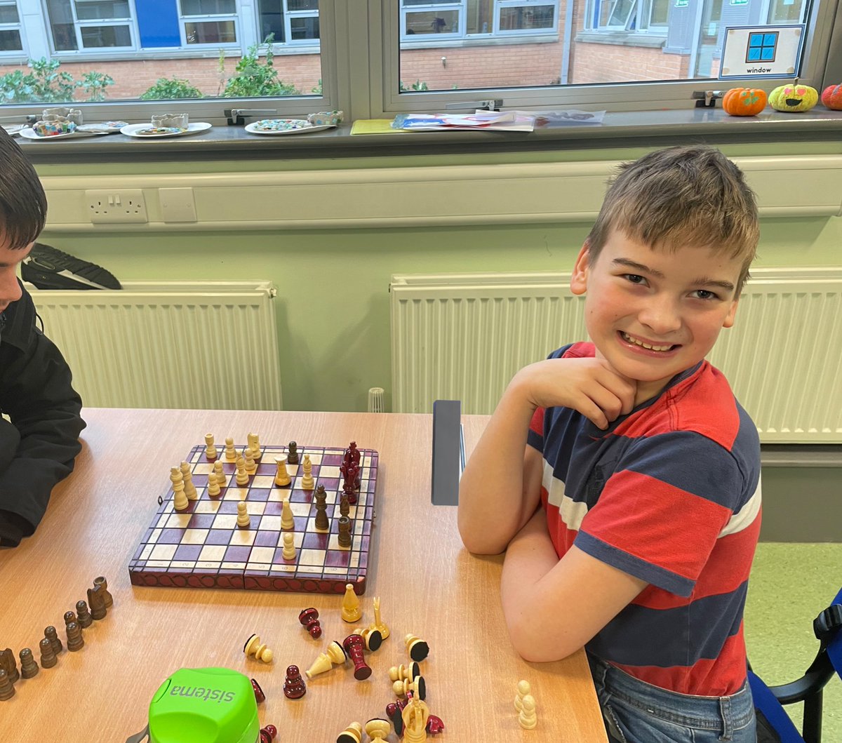 In S1 we have the right to be safe, to learn and to play. We talked about UNCRC this week. #rightsrespecting <a href="/alvaacademy/">Alva Academy</a> #clacks #asd